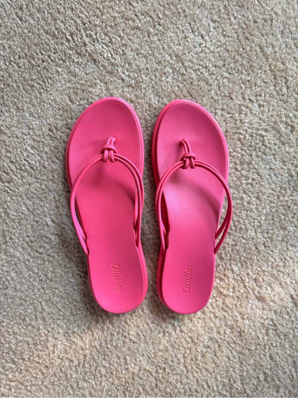 NWOT OluKai Aka Flip Flops Bright Pink 9
